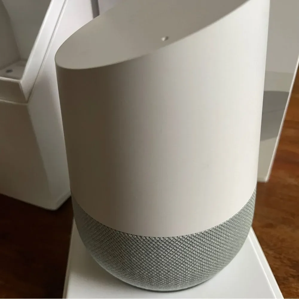 Google Home Smart Assistant Speaker Voice/ Touch without Cord GERMAN edition